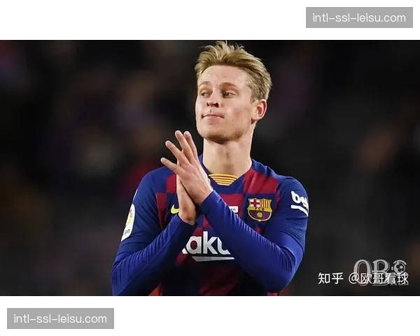 传闻再起：拜仁慕尼黑与巴萨就德容夏季转会展开初步接触。