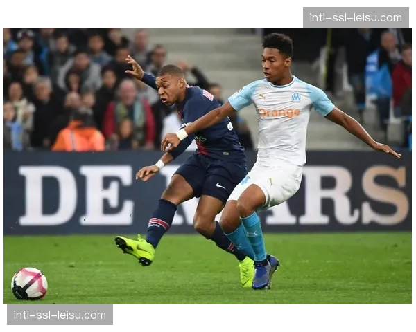 社论：金元足球与本土青训的平衡，巴黎一家独大对法甲竞争力的长期影响。