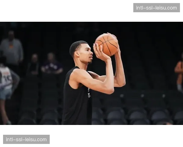 文班亚马脑震荡保护程序启动，马刺内线如何应对开拓者挑战